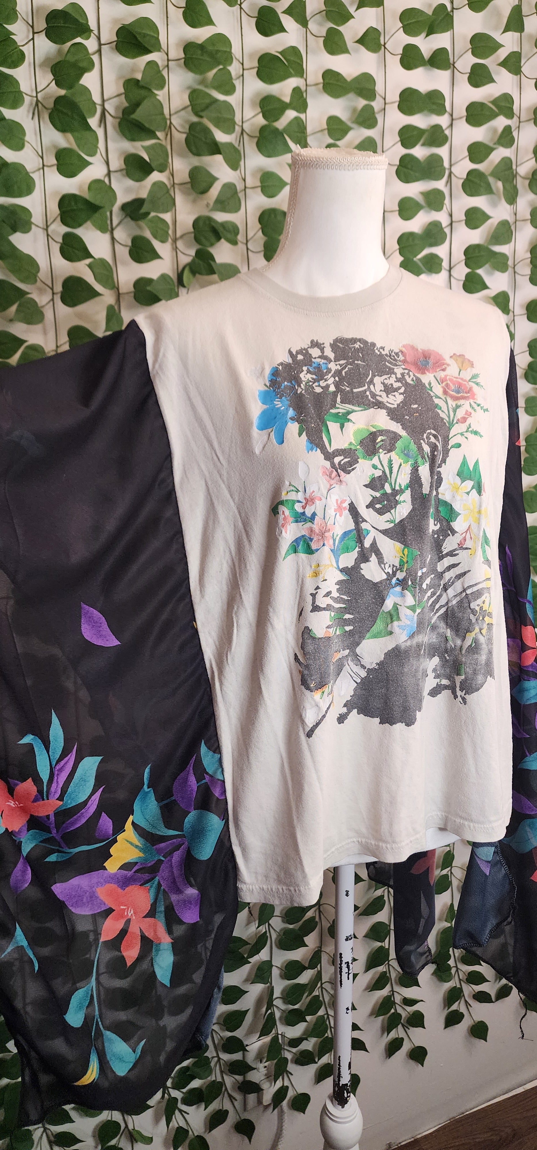Frida with Beautiful see through sleeves